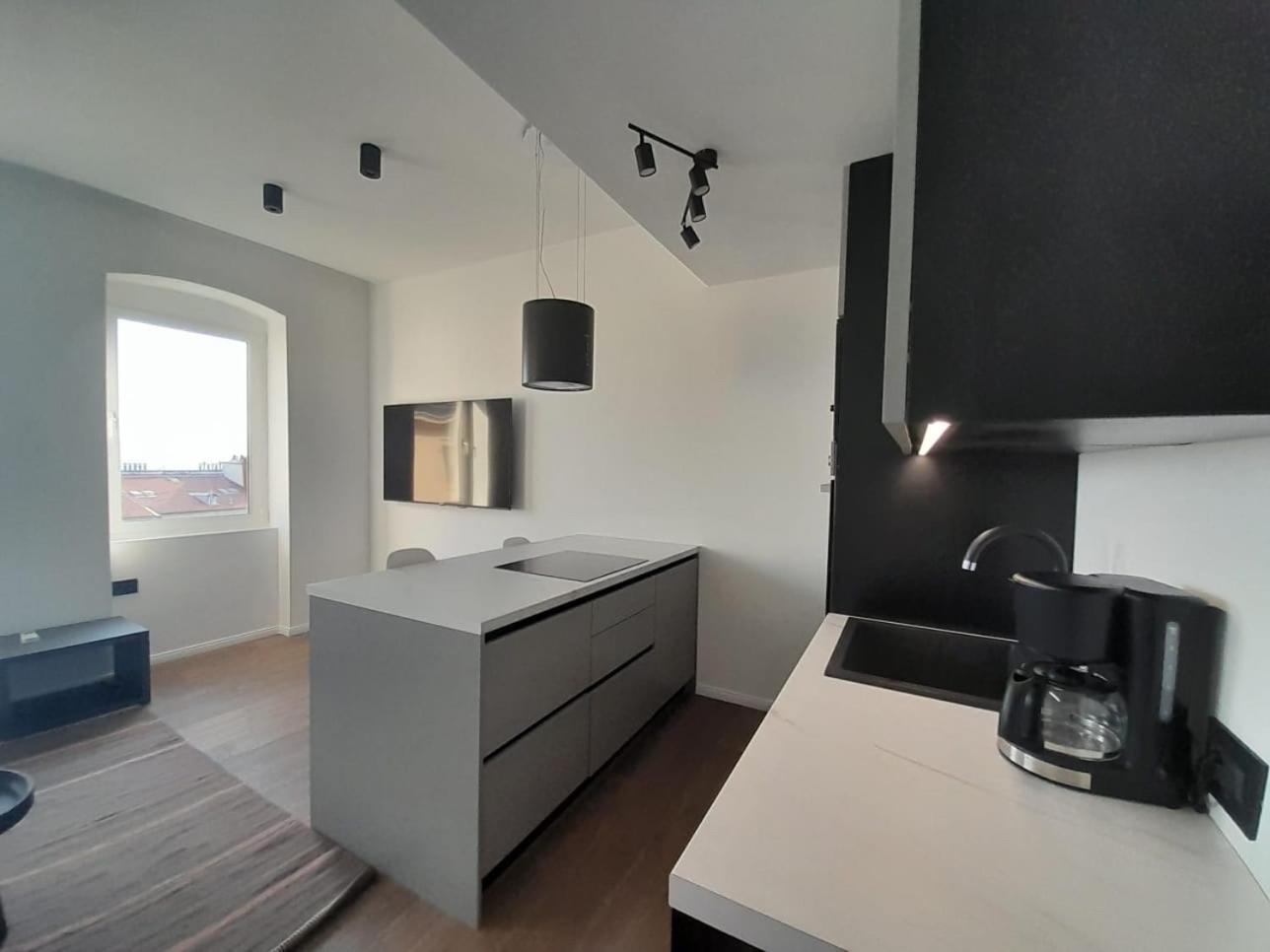 Jadabell 1 & 2 With Sea View Apartment Rijeka Bagian luar foto